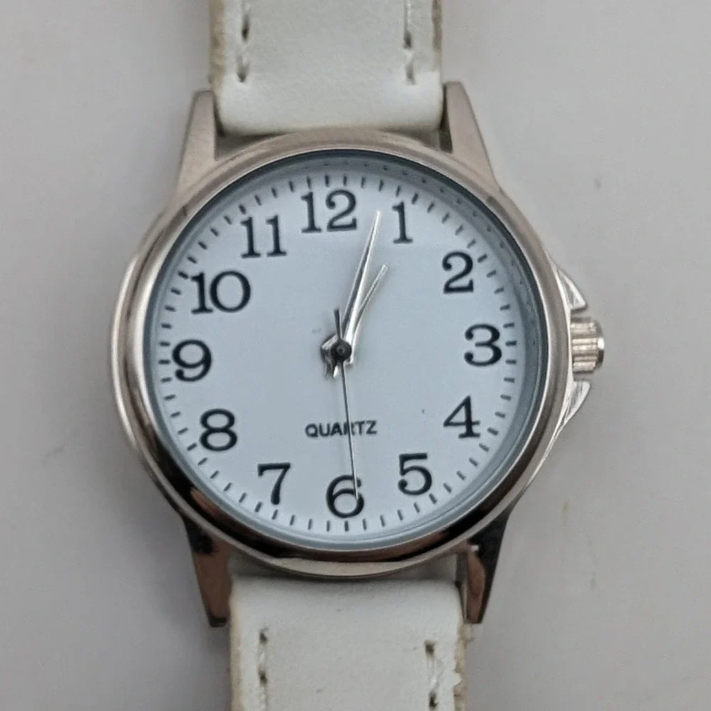 Geneva Accutime 28mm Silver Tone White‎ Dial & Band New Battery